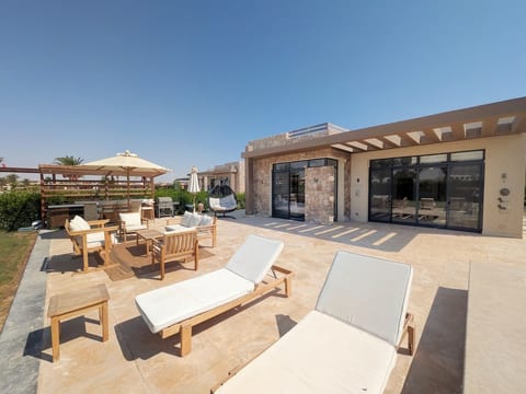 Stylish Somabay Villa Near Mesca Beach & Pool 3BR image 1
