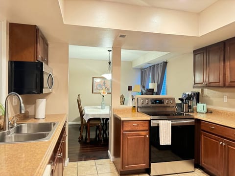 Private Quiet Clean Room in Lovely + Quiet House!