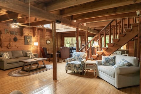 Ozarks Cozy Creek Cabin