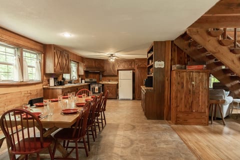 Ozarks Cozy Creek Cabin