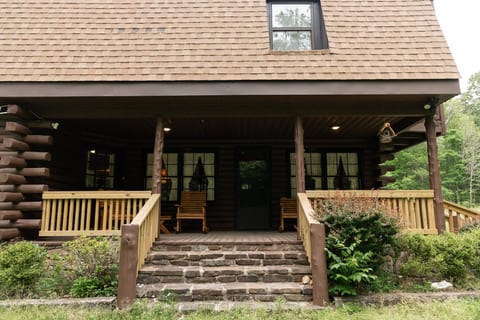 Ozarks Cozy Creek Cabin