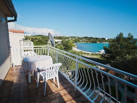 direkt am Meer und Strand, mit großem Garten und Terrasse, hervorragend für Fam
