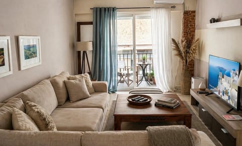 Modern & Cozy Apartment in Galatsi | Fast Wi-Fi image 1