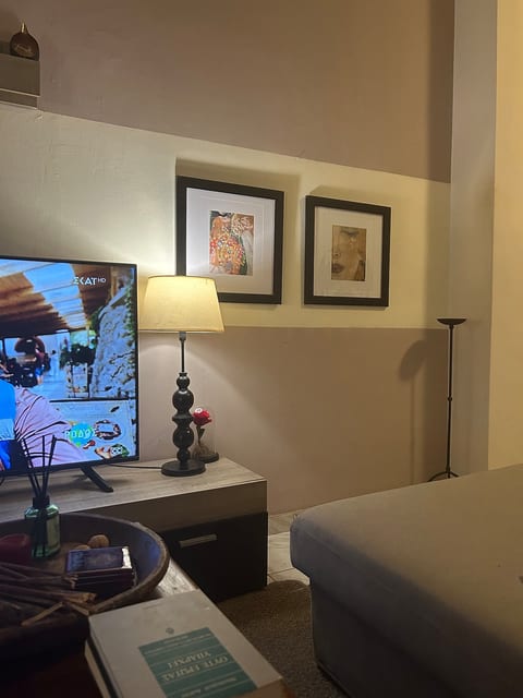 Modern & Cozy Apartment in Galatsi | Fast Wi-Fi image 4