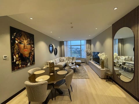 Hilton penthouse City Center 14 image 2