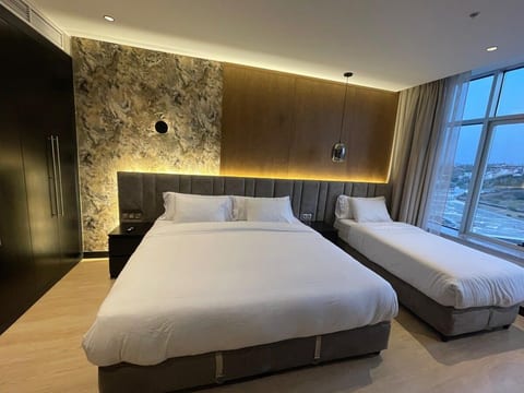 Hilton penthouse City Center 14 image 4