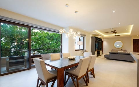 Stylish dining space designed for slow breakfasts, remote work sessions, or intimate dinners before a night out in vibrant Versalles.