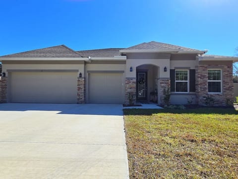 4 bdrms 3 Private Bathrooms | 2,675 Sq Ft Spacious image 2