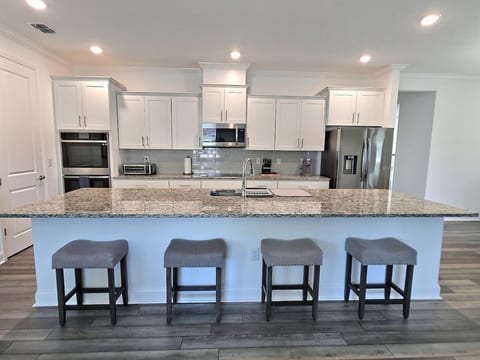 4 bdrms 3 Private Bathrooms | 2,675 Sq Ft Spacious image 5