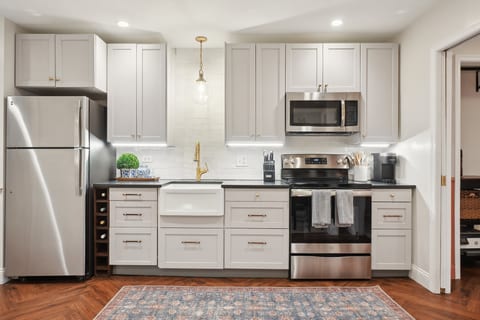 Capitol Hill East • Free Parking • 5-min to Metro • RFK