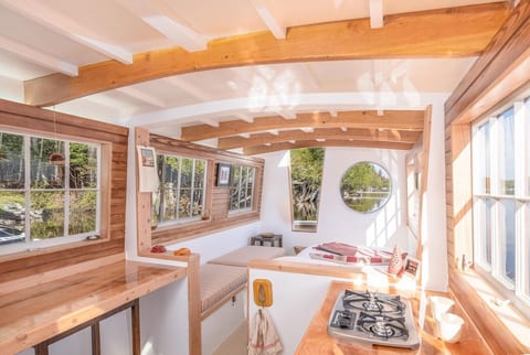 Houseboat ROAM in Lakeville, Maine