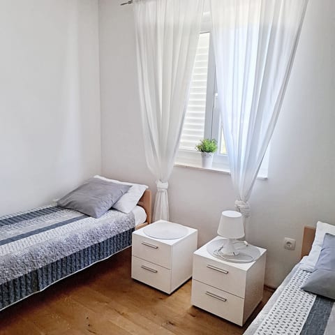 Apartments Mladenka - Unit 208857-5