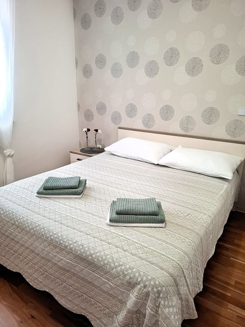 Apartments Mladenka - Unit 208857-5