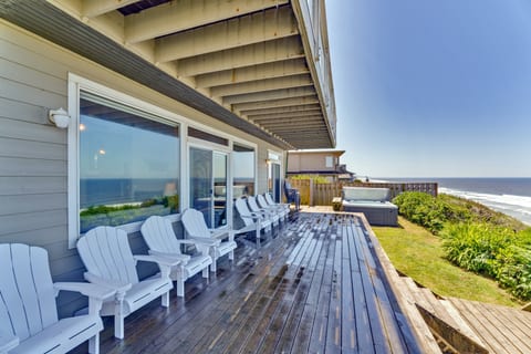 Oceanfront, Hot Tub, Wi-Fi. Million Dollar Views.