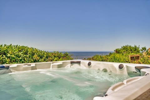 Soak in Pure Bliss – Let the bubbling jets melt your stress away as you take in the unobstructed ocean horizon. This private hot tub is the perfect front-row seat to breathtaking sunsets & starlit nights.