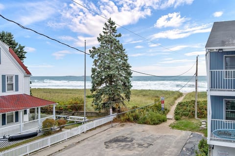 Seaside Studio | Accommodates 4| Parking Available