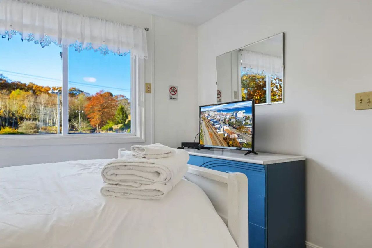 Sun, Sand & Serenity: 2-BR with Beach Access