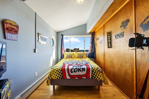Downtown Penthouse with Ocean Views & Rooftop Deck