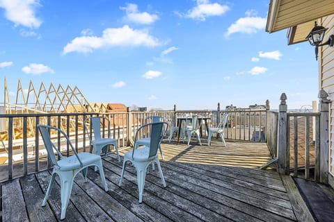 Downtown Penthouse with Ocean Views & Rooftop Deck