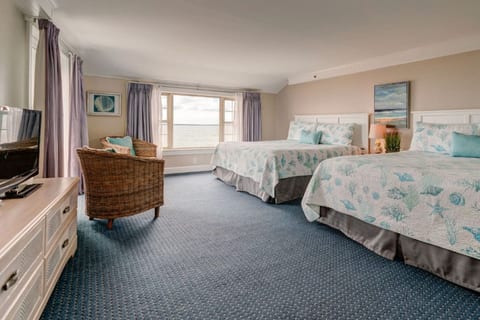 Direct Ocean View Studio w/ 2 King Beds + Deck (201)