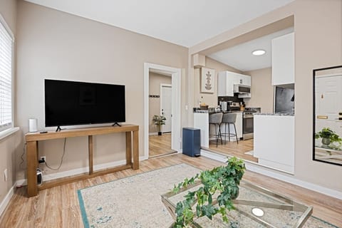 Walkerville 1BR Suite | Parking, Laundry & WiFi