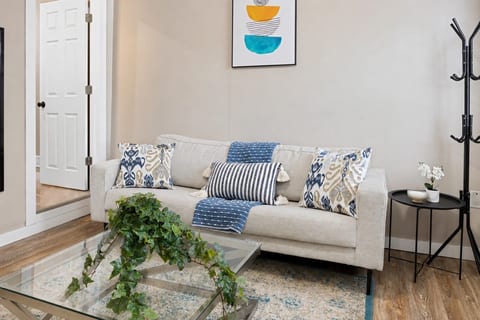 Walkerville 1BR Suite | Parking, Laundry & WiFi