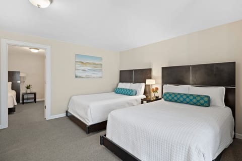 Spacious 1-Bedroom with King & Double Beds (301)