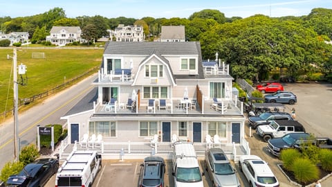 Cozy King Studio – Convenient Falmouth Stay (306)