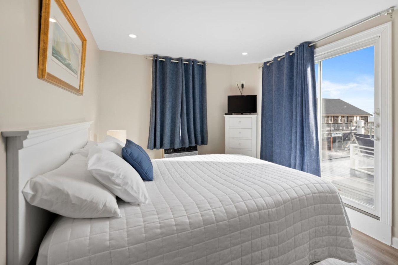 Queen Studio w/ Private Ocean-View Deck (309)