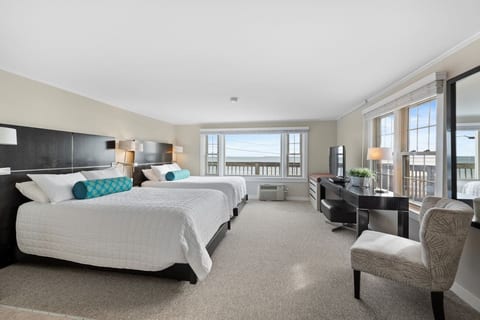 Direct Ocean Views! Studio with Kitchenette & Shared Deck (106)