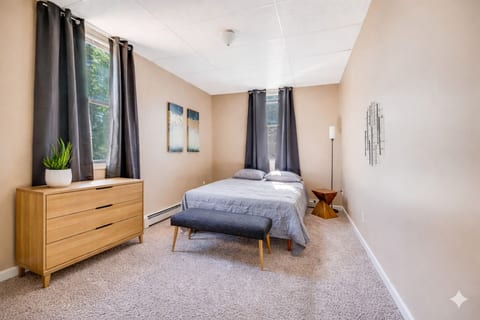 Warm & Stylish 4BR Retreat w/ Modern Workspace