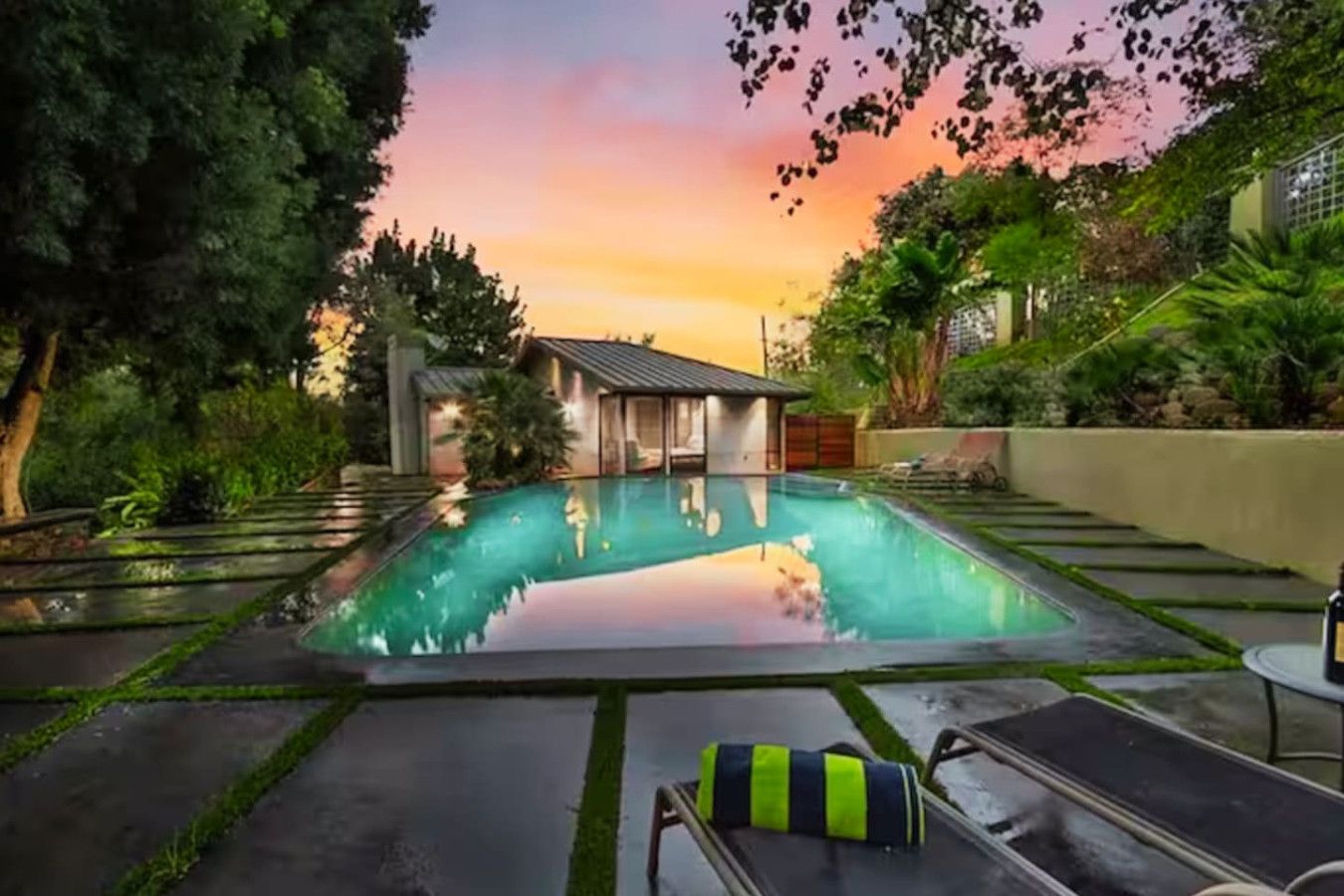Cozy Oasis in Oakley with Basketball court,pool