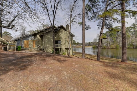 Lakeside Oasis: Fort Jackson Family Retreat image 3