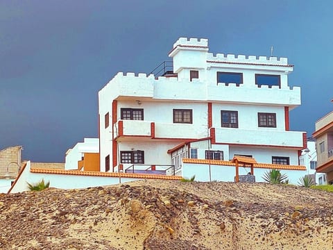 Frontline Ocean Views, Hot Tub & Large Terrace image 4