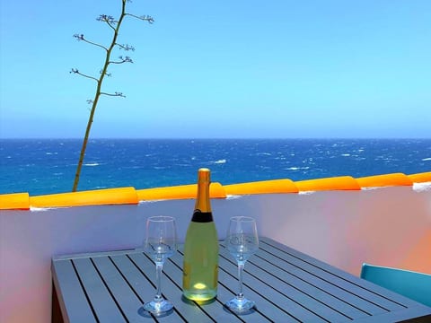 Frontline Ocean Views, Hot Tub & Large Terrace image 3