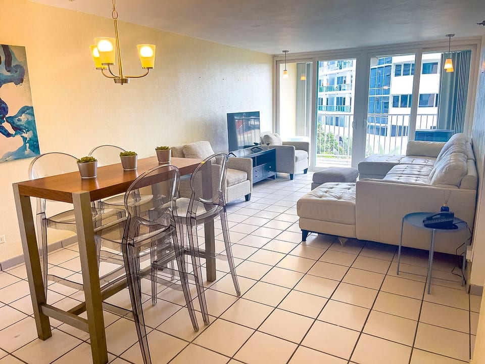Isla Verde 2-bedroom Condo image 1
