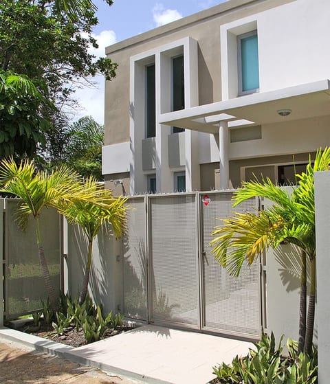 Large 5 bedroom home with Generator image 2