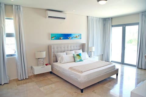 Large 5 bedroom home with Generator image 4