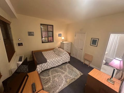 Luxury location Sunny 1BR Suite