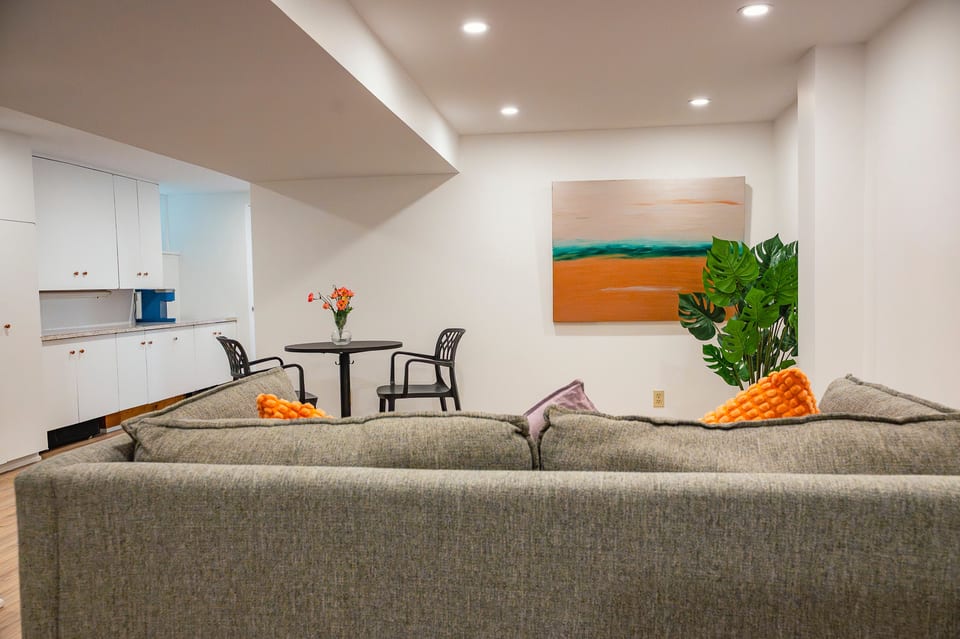 Newly Renovated Toronto Suite Near Subway - Toronto