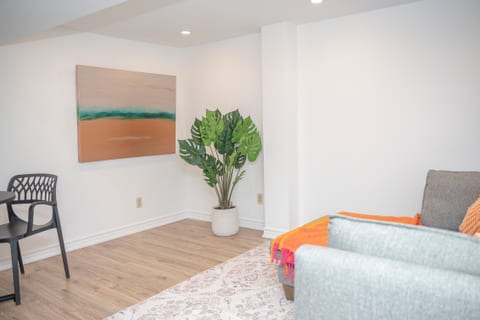 Newly Renovated Toronto Suite Near Subway