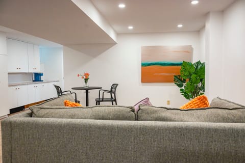 Newly Renovated Toronto Suite Near Subway