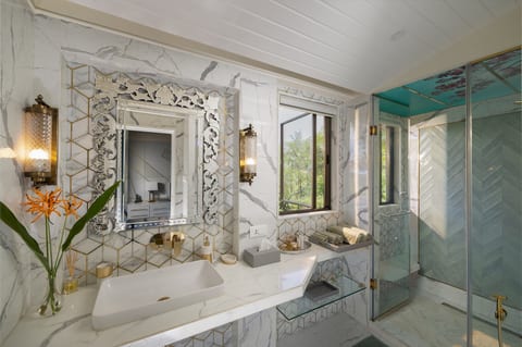 Magnificent 5 bedroom Beach serviced villa