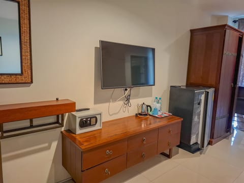 Spacious King Room with pool close to Cosy Beach
