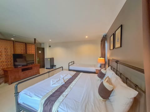 Affordable Suite. Service, Pool, close to Beach