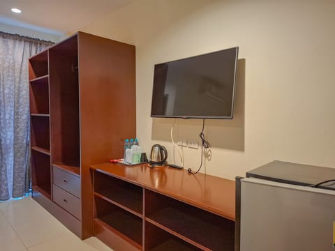 Triple Room with pool at 700m walk to Beach