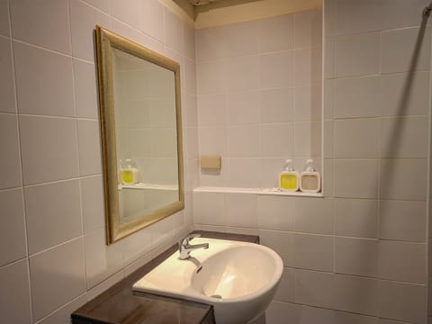 Triple Room with pool at 700m walk to Beach