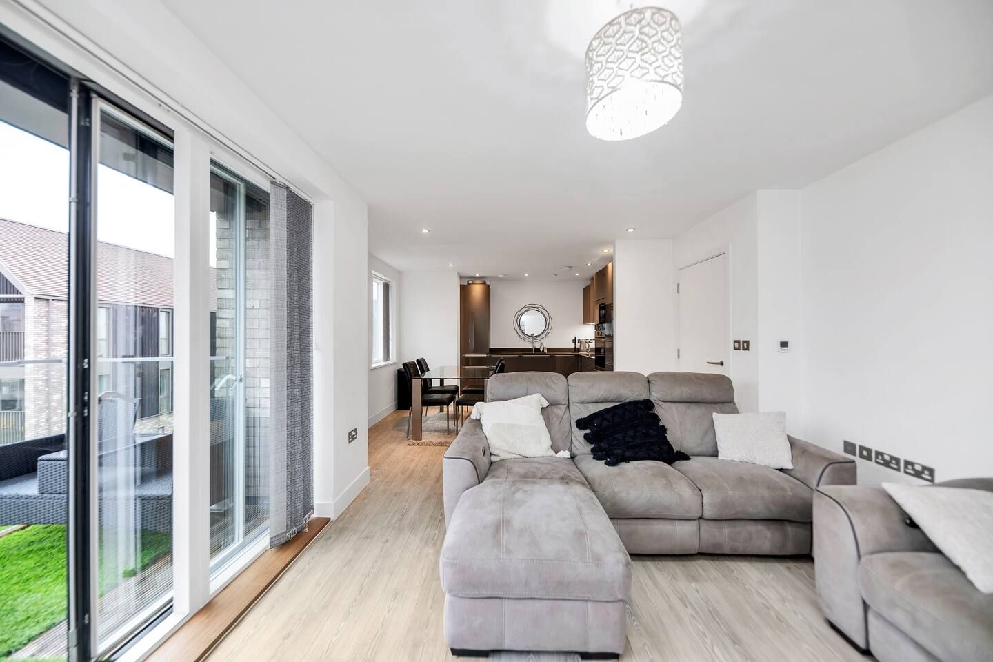 Lovely 2 Bedroom Apartment