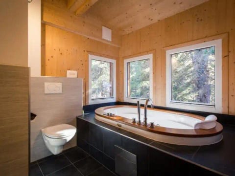 #22 mit IR-Sauna & Sprudelwanne Innen
