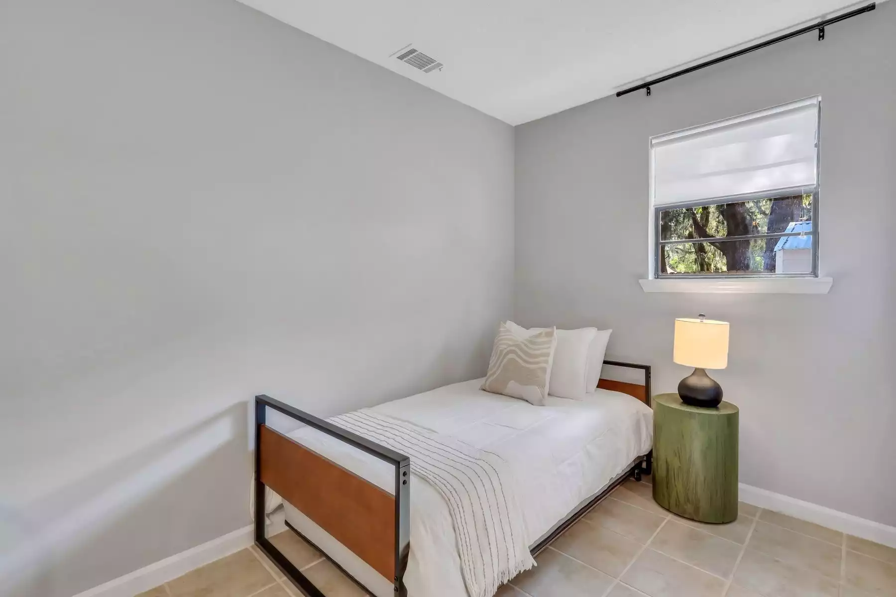 Twin bed with twin trundle... just in case you have any out of town guests... Twin bed with twin trundle... just in case you have any out of town guests... - The Studio on St. Simons Island - St Simons Island